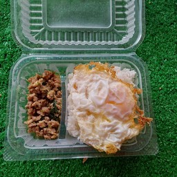ไจแอนท์ ข้าวกระเพรา&ไก่ทอด