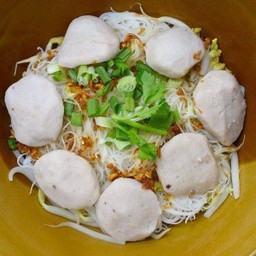 ก๋วยเตี๋ยวลูกชิ้นหมู