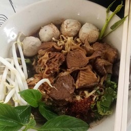 ก๋วยเตี๋ยวเรือหมูตุ๋น
