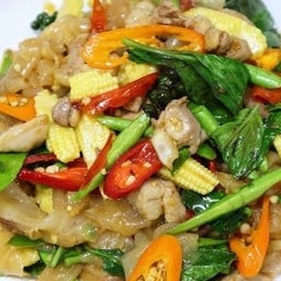 เส้นใหญ่ขี้เมาหมู