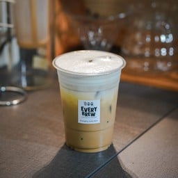 คาปูชิโน่เย็น (ถ้าแยกน้ำแข็ง จะคล้ายๆลาเต้นะคะ)