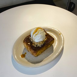 ขนมปังโทสต์ย่างไอศกรีมนมฮอกไกโด