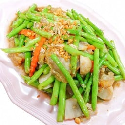 หน่อไม้ฝรั่งผัดหมูกรอบ