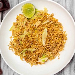 ผัดมาม่าหมูสับ