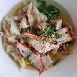ศรี บะหมี่เกี้ยว เอื้ออาทรร่มเกล้า
