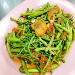 ผักกะเฉดผัดหมูกรอบ