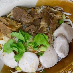 ก๋วยเตี๋ยวชิ้นหมู หมูตุ๋น