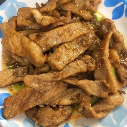 ข้าวหมูชิ้นทอดกระเทียม