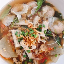 เกี๊ยวปลาต้มแซ่บ