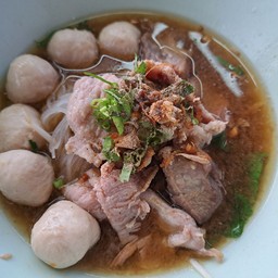 ก๋วยเตี๊ยวหมูพิเศษ