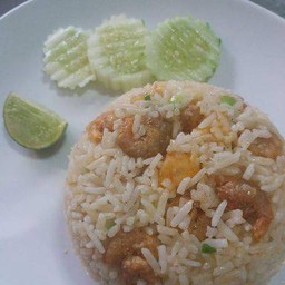 ข้าวผัดกุ้งแห้งไข่แดง