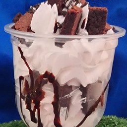 วิปครีมบราวนี่ช็อค (แก้ว12ออน นะคะ)