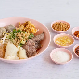 ก๋วยเตี๋ยวลูกชิ้นเนื้อรวม