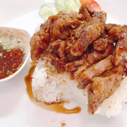 ข้าวหมูย่างน้ำจิ้มแจ่ว