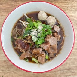 ก๋วยเตี๋ยวหมูตุ๋น