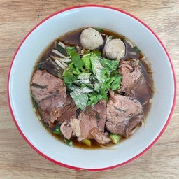 ก๋วยเตี๋ยว เนื้อตุ๋น