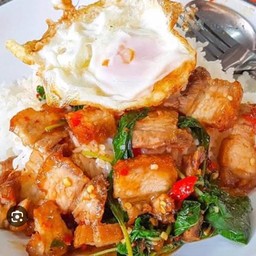 ข้าวกะเพราหมูกรอบ