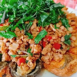 ข้าวราดกระเพราะไข่เยี่ยวม้า