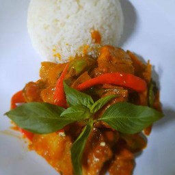 ข้าวราดผัดเผ็ด