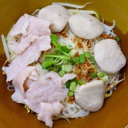 ก๋วยเตี๋ยวชิ้นหมู หมูสด