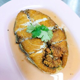 ปลาอินทรีย์ทอดน้ำปลา (ชิ้น)