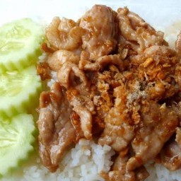 ข้าวหมูทอดอิ่มอร่อย