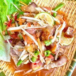 ตำหมูกรอบตกครก