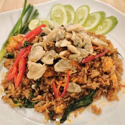 ข้าวผัดน้ำพริกเผาหอยลาย