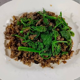 ผัดหนามเลียบหมูสับ
