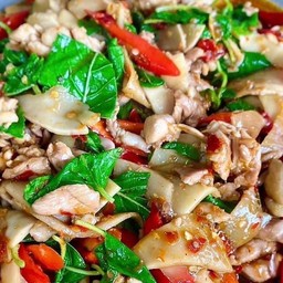 กระเพราหมูใสหน่อไม้ดอง