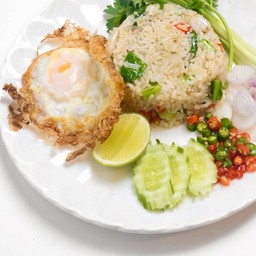 ข้าวผัดปลาเค็มรวมไข่