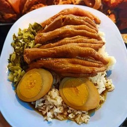 ข้าวหน้าตีนไก่ตุ๋นยาจีน