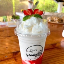 นมสดสตอเบอร์รี่ปั่น