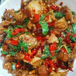 กะเพราหมูกรอบ