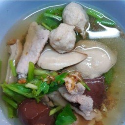 ร้านก๋วยเตี๋ยวเอื้ออาทร