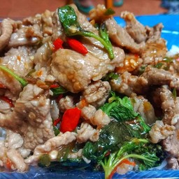 ข้าวกระเพราหมูชิ้น