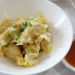 เกี๊ยวอวบลวกจิ้มจิ๊กโฉ่ว