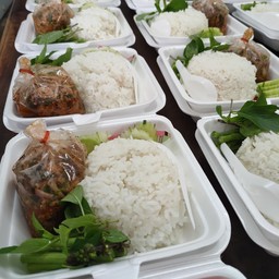 ข้าวลาบหมู