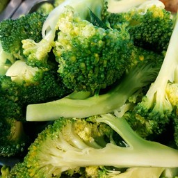 บ็อคโคลี่ ชิ้นละ