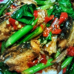 ข้าวผัดคะน้าปลากระป๋อง