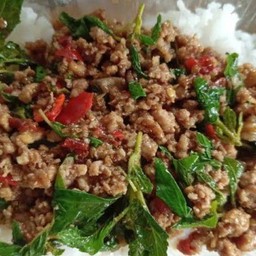 กระเพราไก่สับ