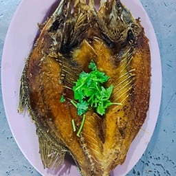 ปลากะพงทอดราดน้ำปลา