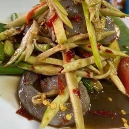 ตำมะม่วงกุ้งสด