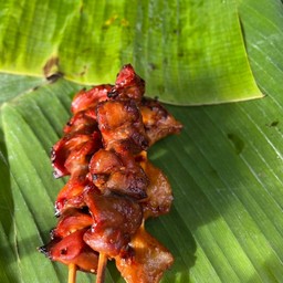 ไก่ปิ้ง  ริมกำแพง สำนักงาน ปปง.