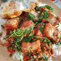 ข้าวกะเพราหมูกรอบ