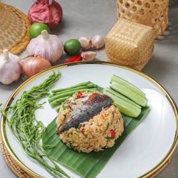 ข้าวผัดกะปิชะอม ปลาทู