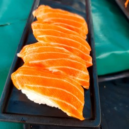 แซลมอนสด