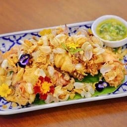 ปลาหมึกไข่ทอดกระเทียม