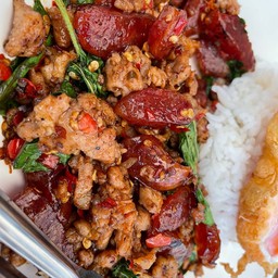 กะเพรากุนเชียงทอดกรอบ+ หมูสับ  ราดข้าว ธรรมดา