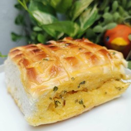 ขนมปังปิ้งไส้ทะลักเนยกระเทียม